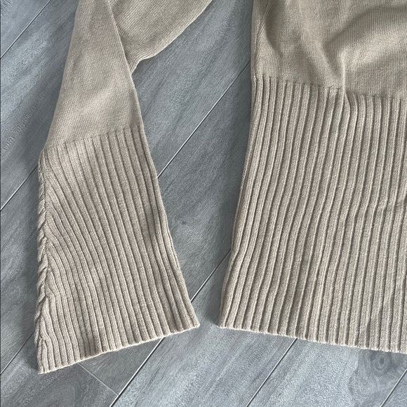 Talula Aritzia Sweater - Picture 2 of 7